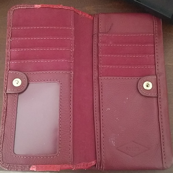Fossil wallet..cute..excellent condition used briefly!!!! - Picture 3 of 4